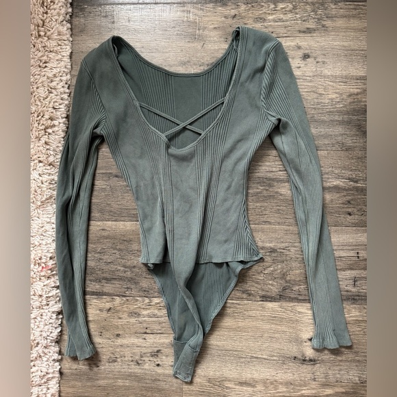 WOMENS AERIE BODYSUIT SIZE LARGE - Picture 1 of 2